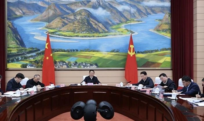 省政府党组会议常务会议强调 全方位全链条抓好安全生产责任制落实 持续整治群众身边不正之风和腐败问题