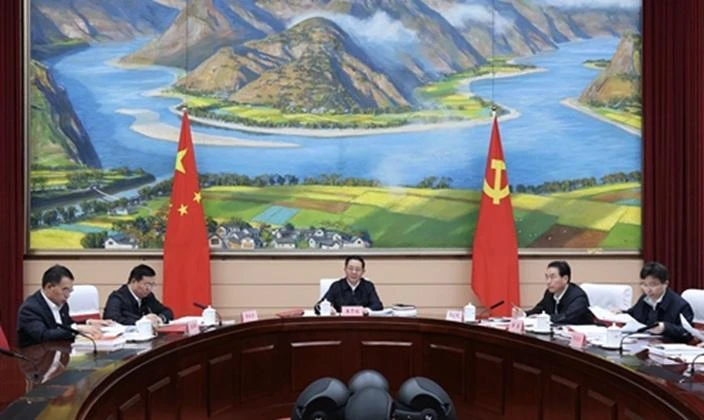 王予波主持省政府党组理论学习中心组集中学习并研究 “十五五”规划编制时强调 深入学习贯彻党的二十届四中全会精神 高质量绘制“十五五”发展任务书路线图