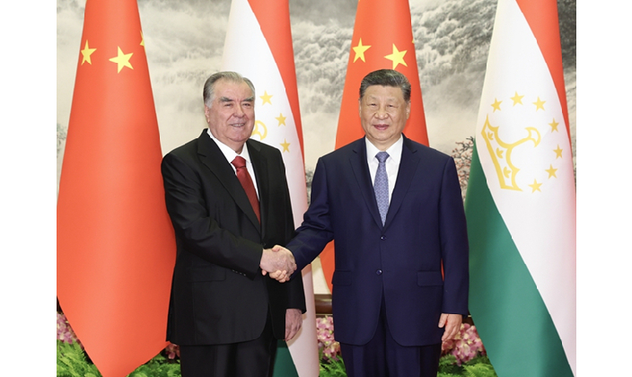 习近平同塔吉克斯坦总统拉赫蒙会谈
