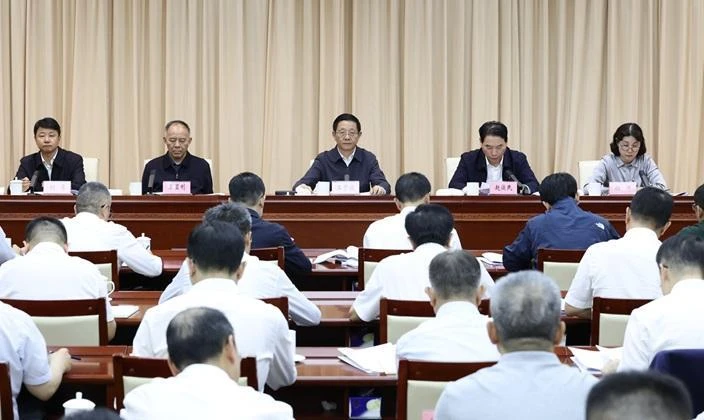王予波在全省固体废物暨磷石膏综合治理工作推进会议上强调 系统提升固废综合治理能力水平 加快经济社会发展全面绿色转型