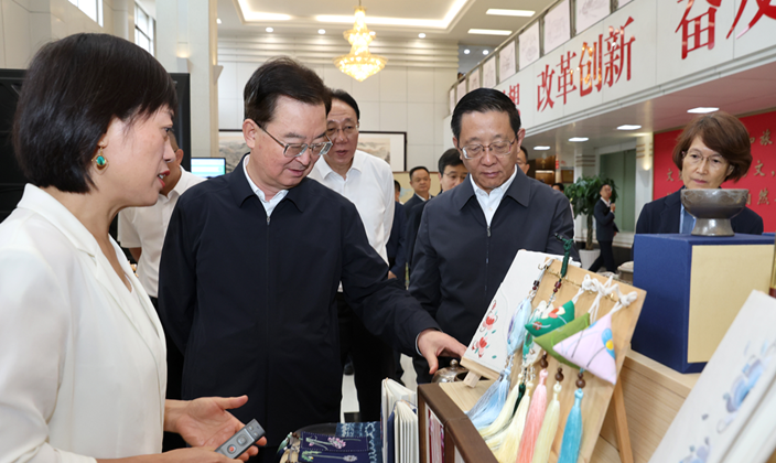 省委省政府在省文化和旅游厅调研并召开座谈会 创新突破 融合发展 富民惠民 规范管理 推动全省旅游业高质量可持续发展