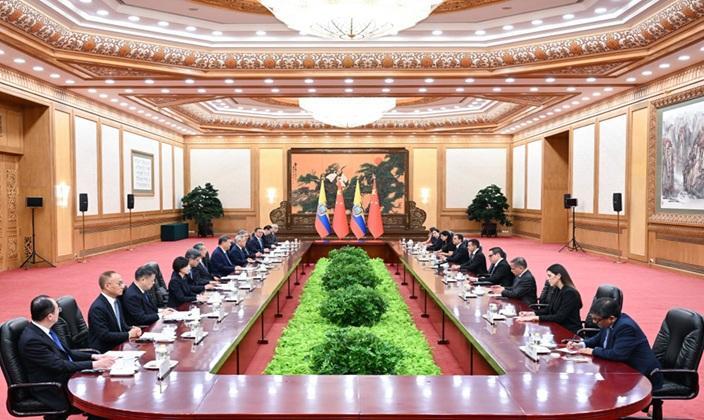 习近平同厄瓜多尔总统诺沃亚会谈