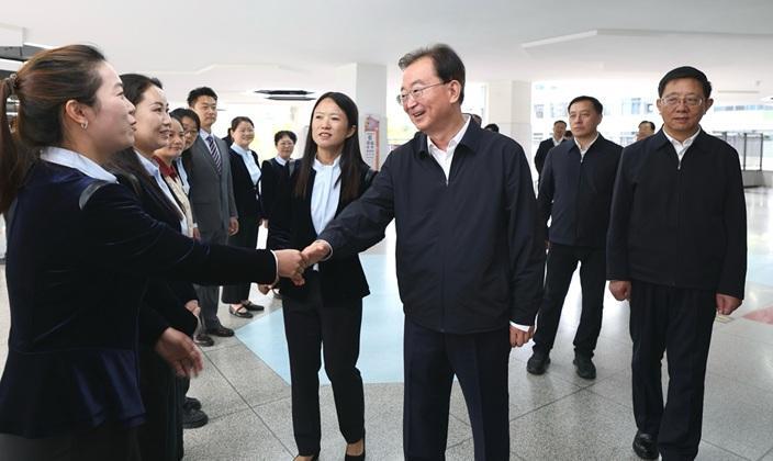 王宁王予波等省领导开展教师节走访慰问活动 向全省广大教师和教育工作者致以节日祝贺和诚挚问候
