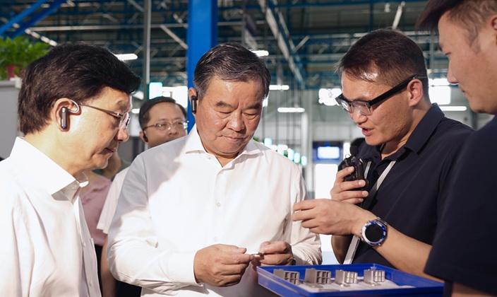 何报翔率队赴云南调研 推动高载能产业有序西移 促进能源就地消纳