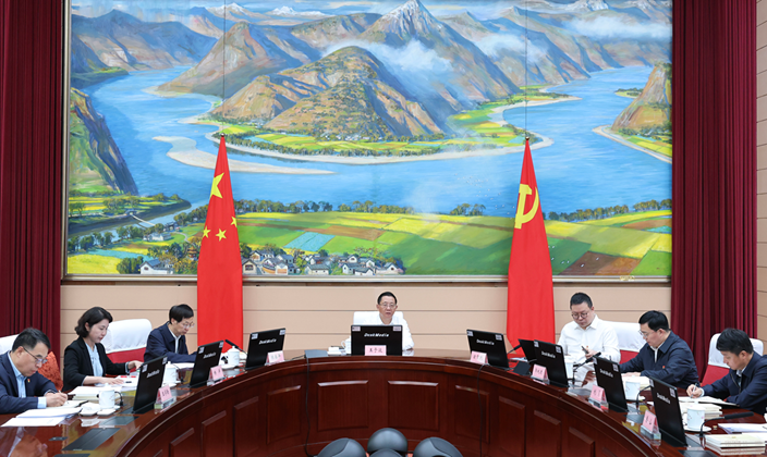 省政府党组理论学习中心组开展集中学习研讨 学深悟透力行习近平文化思想 凝心聚力推进云南现代化建设