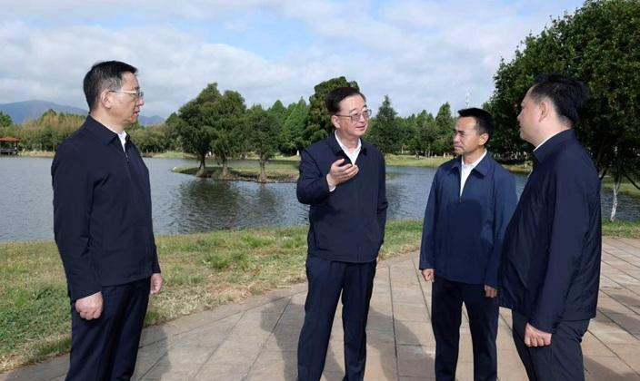 王宁王予波等省领导在昆明市调研 检查国庆假日安全生产、市场保供和旅客出行服务保障等工作 久久为功抓好高原湖泊保护治理 创新思路推动城市高质量发展